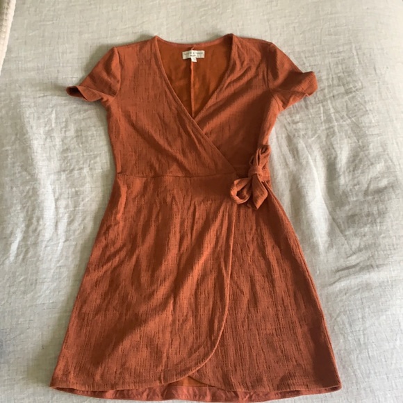 Madewell Dresses & Skirts - Madewell Short Sleeve Wrap Dress Size S Rust Color